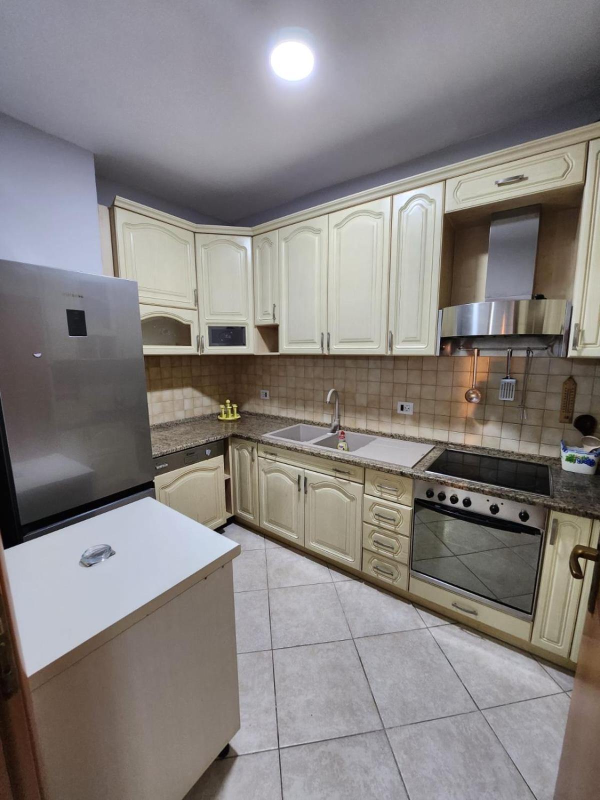 Sky Dwelling Tirana Apartment Bagian luar foto
