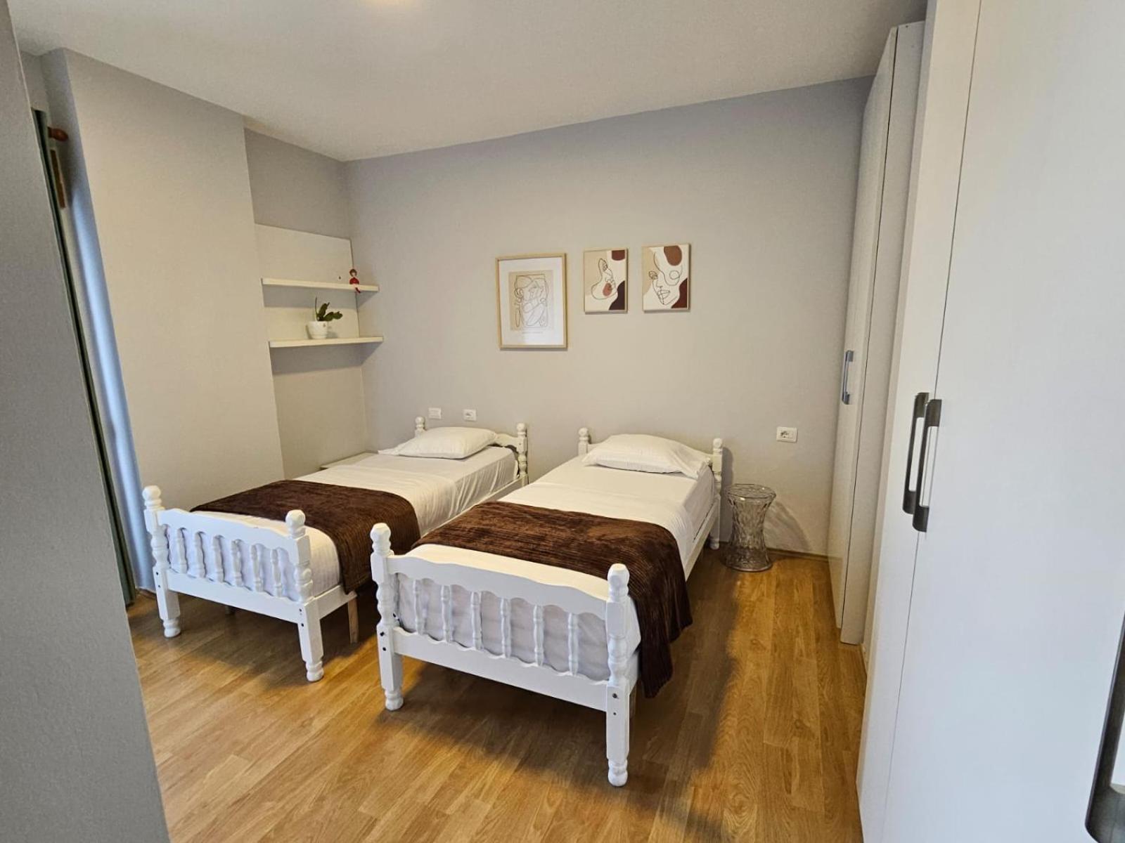Sky Dwelling Tirana Apartment Bagian luar foto