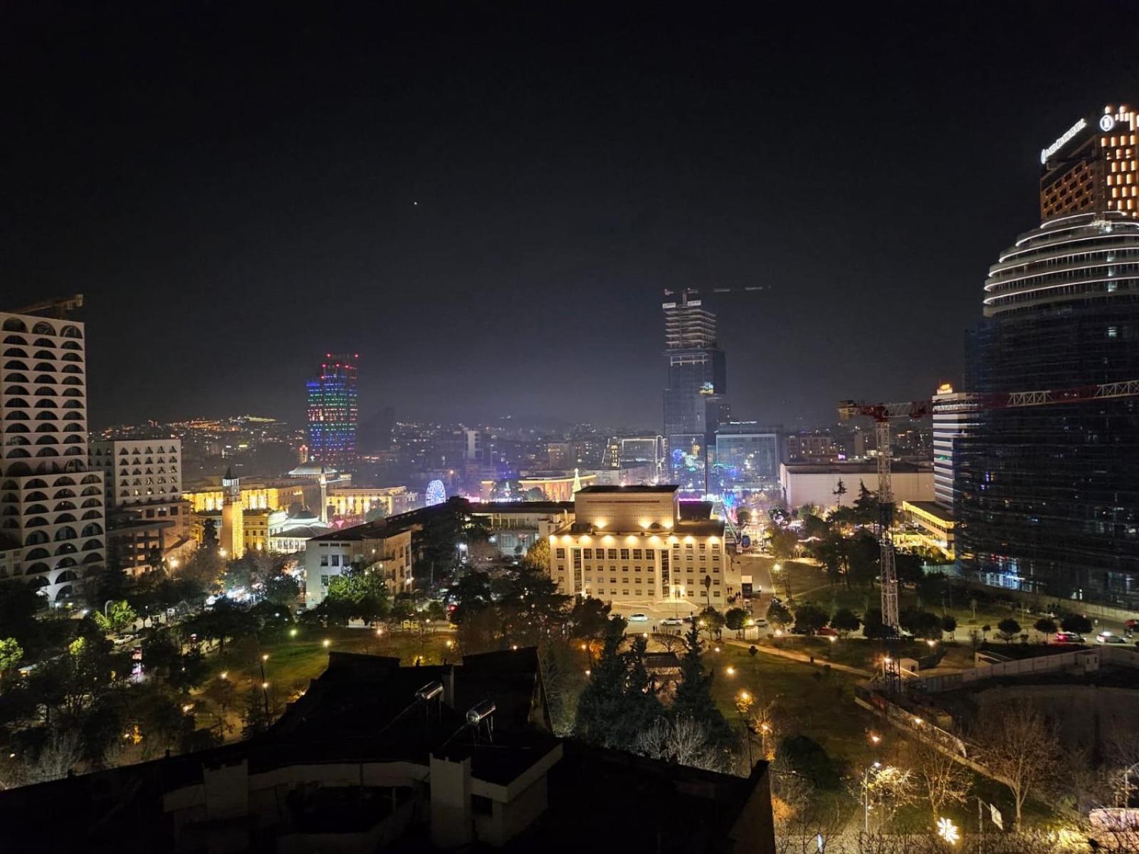 Sky Dwelling Tirana Apartment Bagian luar foto