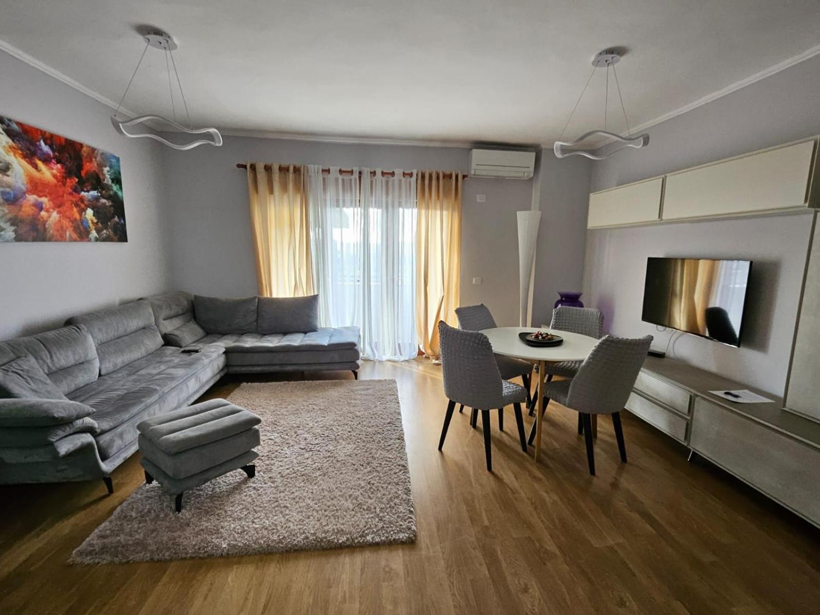 Sky Dwelling Tirana Apartment Bagian luar foto